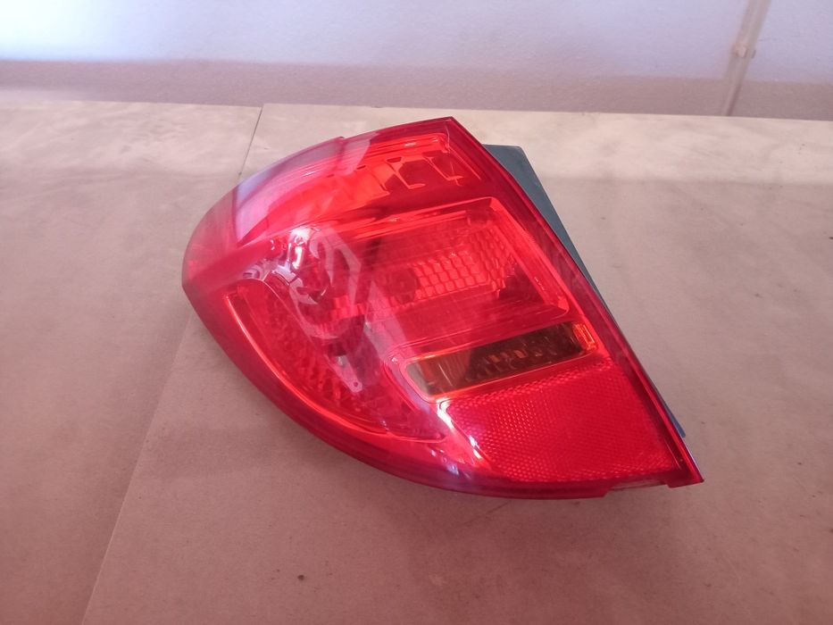 Farolim traseiro esquerdo opel meriva 1.3 cdti 2014