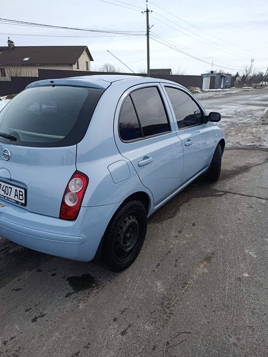 Авто Ніссан мікра