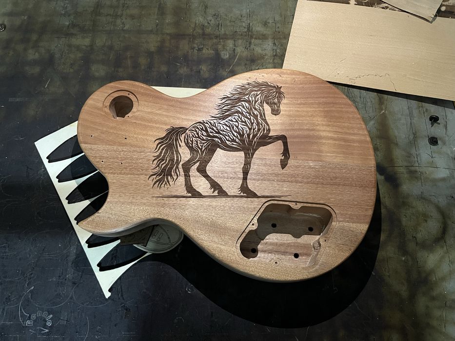 Guitarra elétrica Harley Benton personalisada