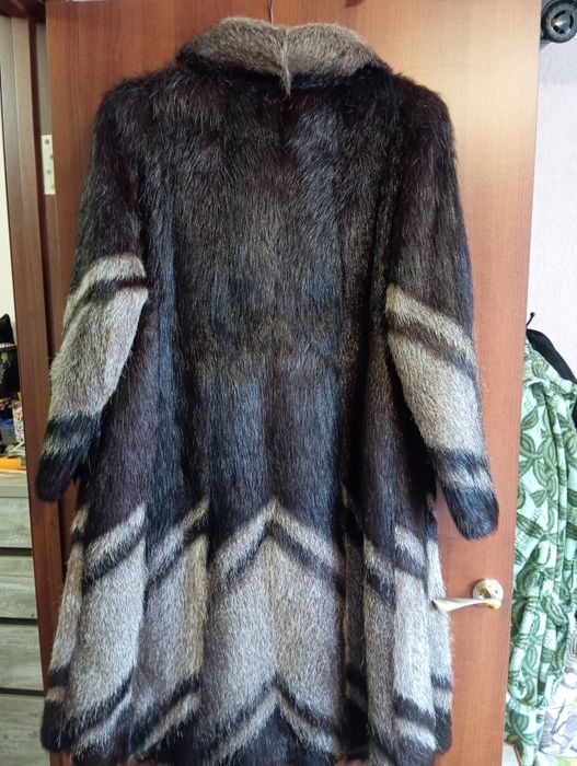 Продам шубу с нутрии .
