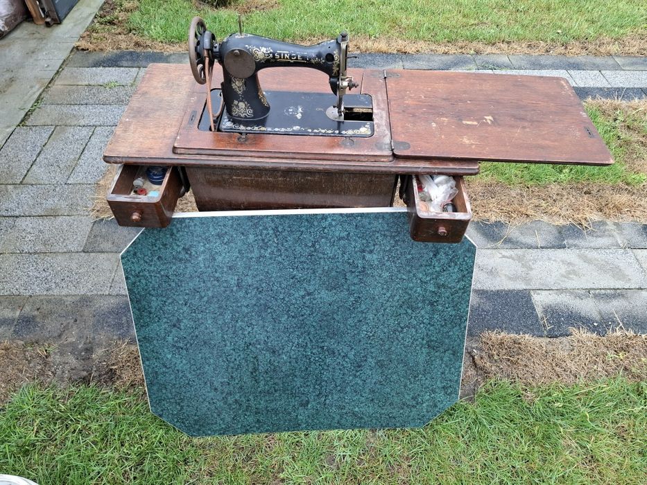 Stolik retro ze starej maszyny stinger zabytkowy
