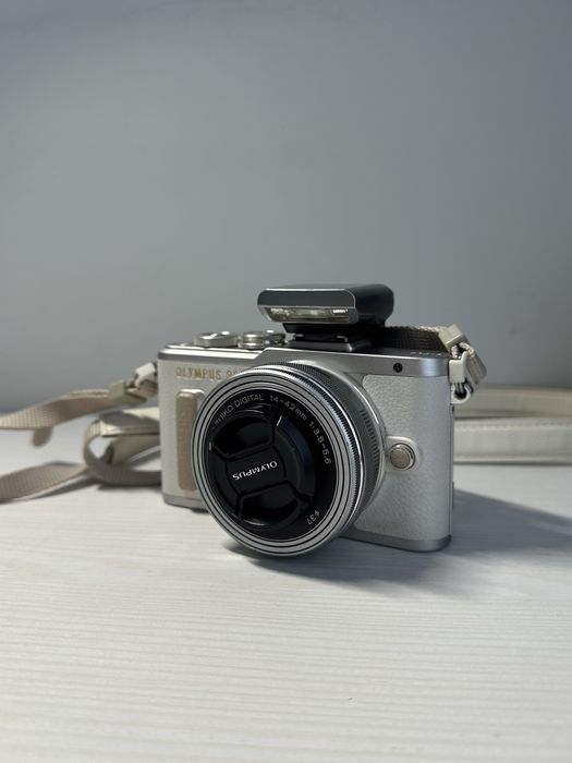 Фотоапарат Olympus E-PL8 kit 14-42 (аналог Canon g7x mark III)