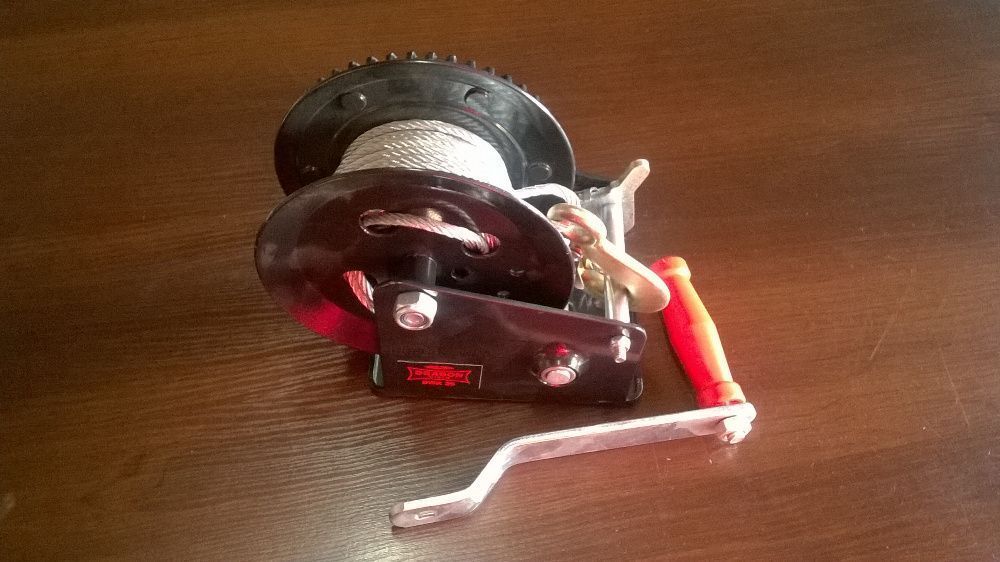 Wyciągarka ręczna korbowa Dragon Winch DWK 25 z liną
