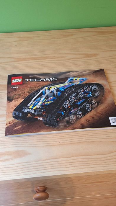 Lego technic 42140 zdalnie sterowany pojazd gąsienicowy
