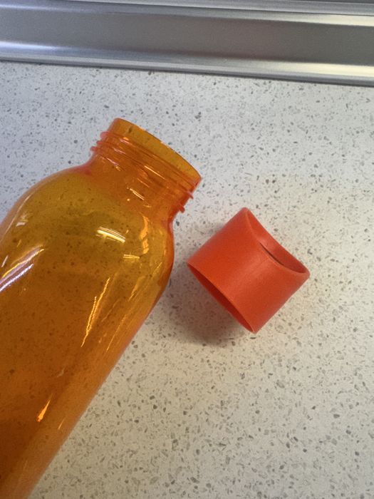 Пляшка для води, соку пластикова