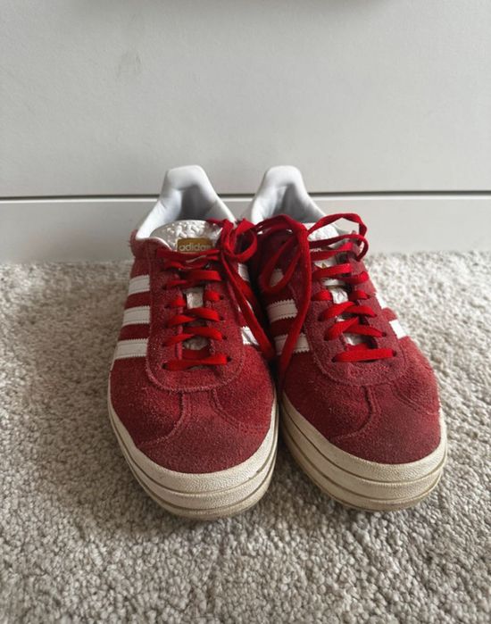 Tenis vermelho adidas gazelle bold