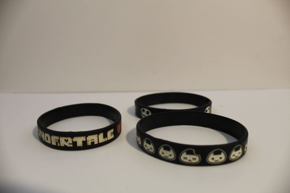 3 pulseiras Undertale Onigiri Tim Burton