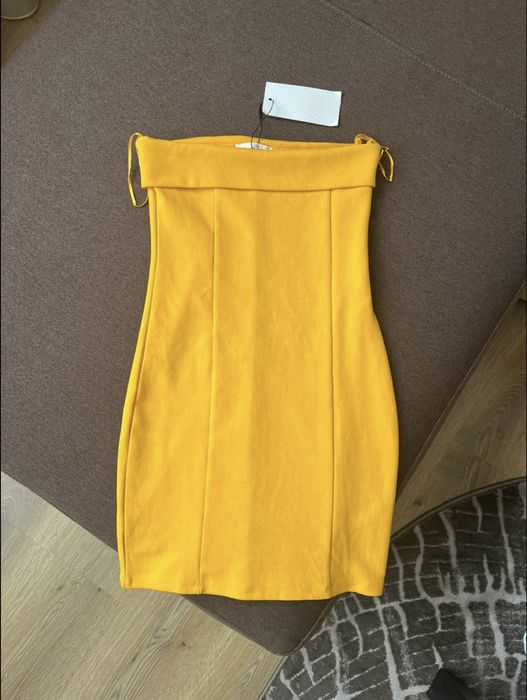 Яскрава апельсинова сукня Zara