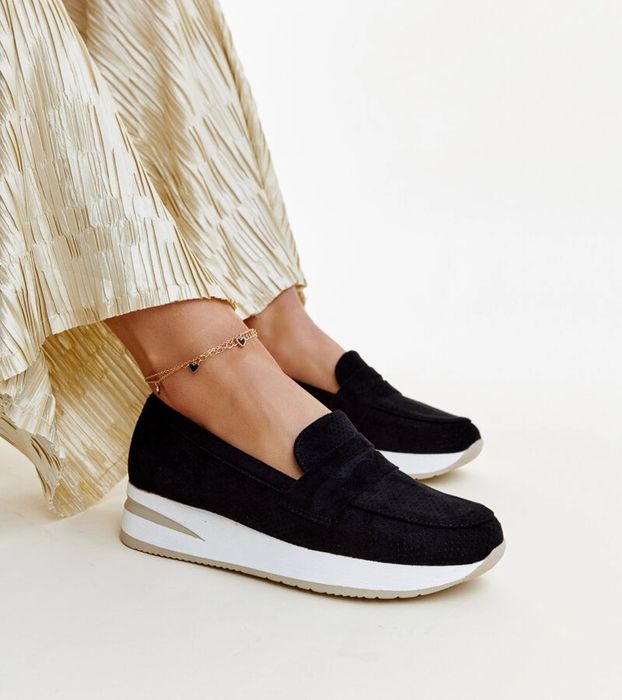 Czarne perforowane półbuty Muna