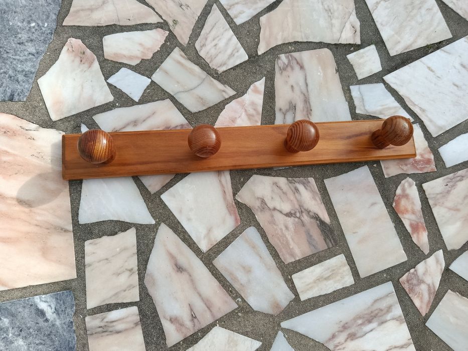 Cabide madeira usado