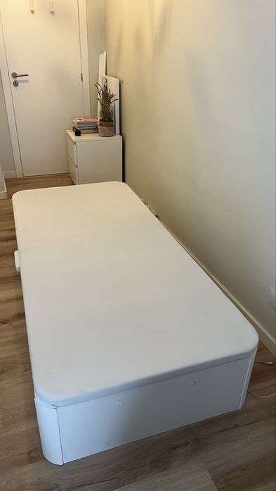Cama e colchão semi-novos