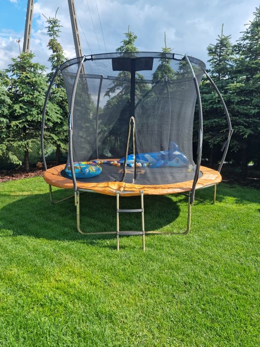 Trampolina ogrodowa dla dzieci