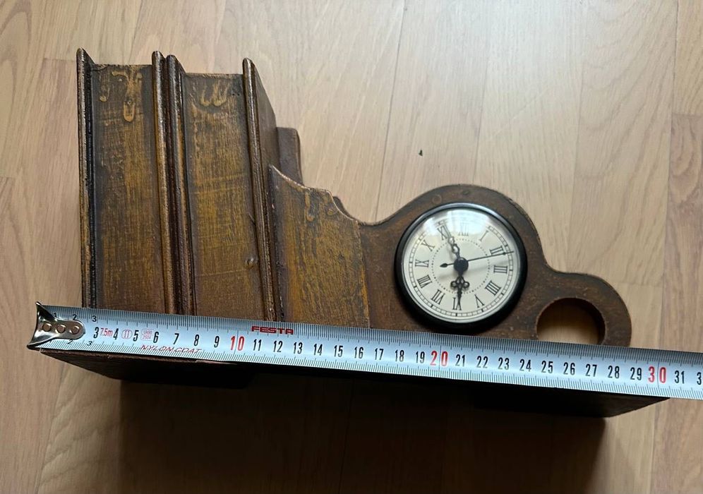 Декоративна підставка з годинником на стіл