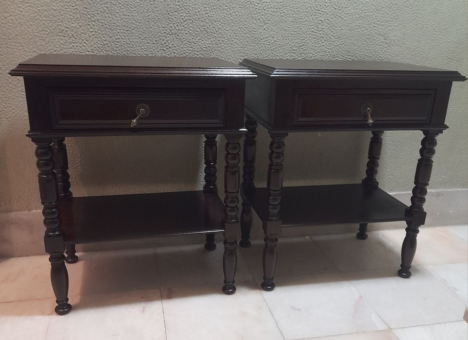 Mesas cabeceira utilitarias