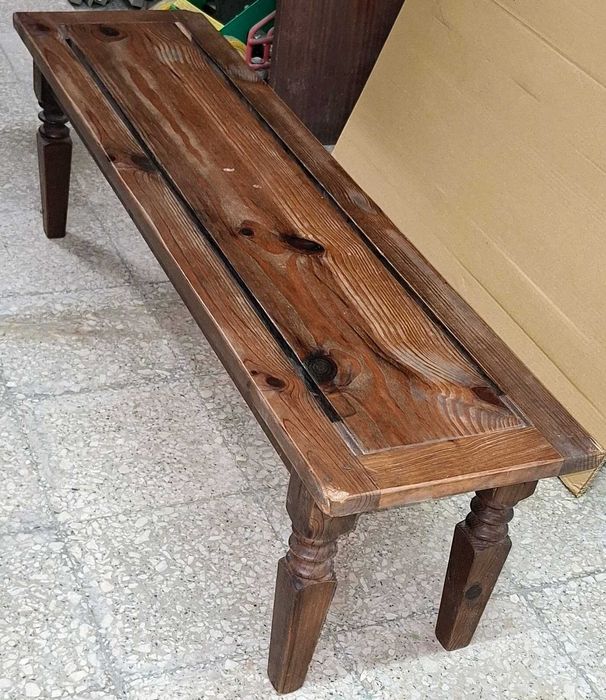 Conjunto de Jantar Rústico em Madeira (Mesa + 2 Bancos + 2 Cadeiras)