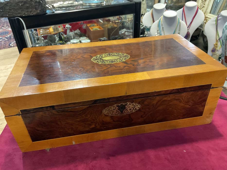 Caixa escritório inglês grande trabalhada 50x26x18  cm embutidos