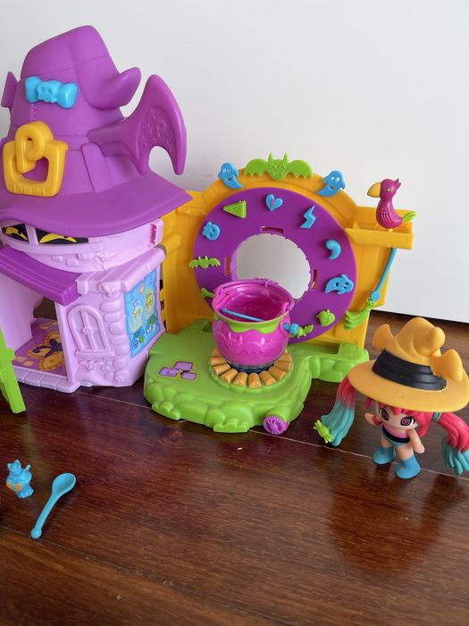 Boneca PINYPON Casa Encantada de Bruxinhas