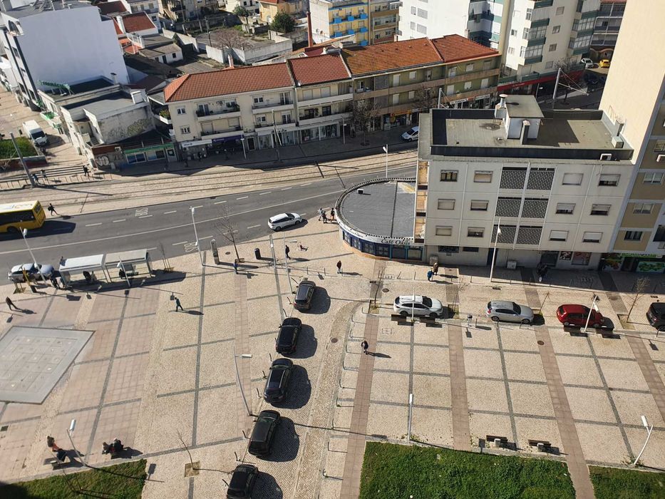 Quarto em Laranjeiro (Praça da Portela)