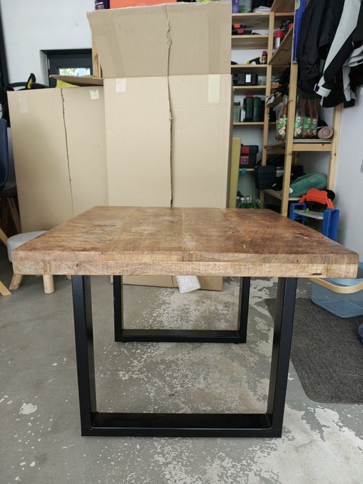 Stolik kawowy 60x60 cm z litego drewna – styl loft/postarzany