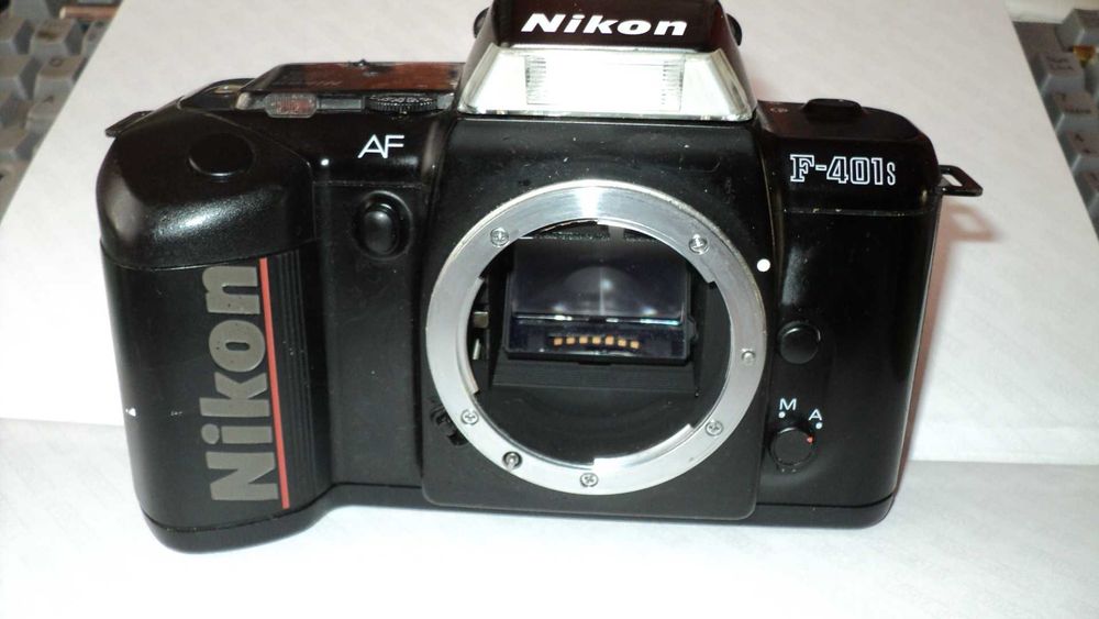 Aparat Nikon F401S uszkodzone zamknięcie