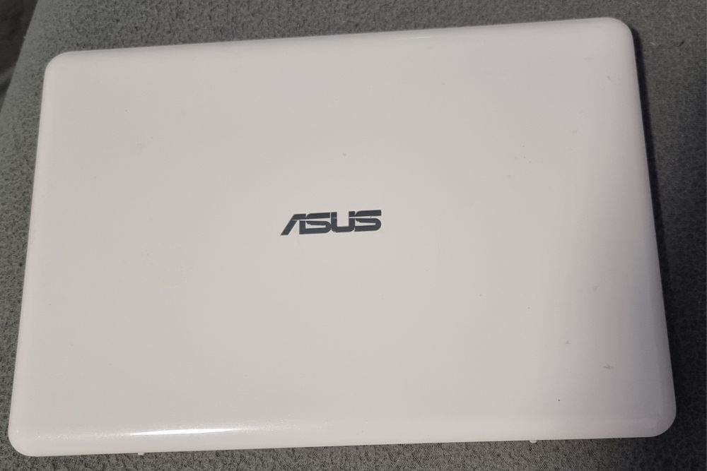 Asus notebook biały
