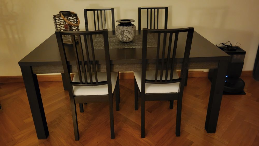 Mesa extensível e cadeiras Ikea