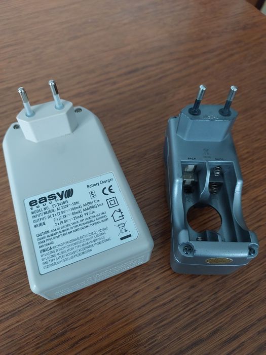 Sprzedam ładowarki do baterii AA/AAA i R9A