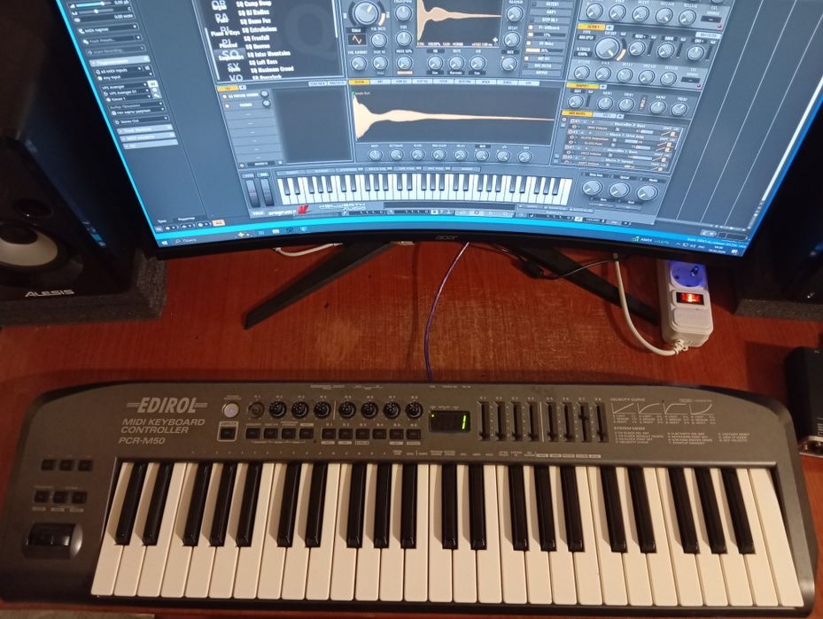 Миди клавиатура EDIROL PCR-300