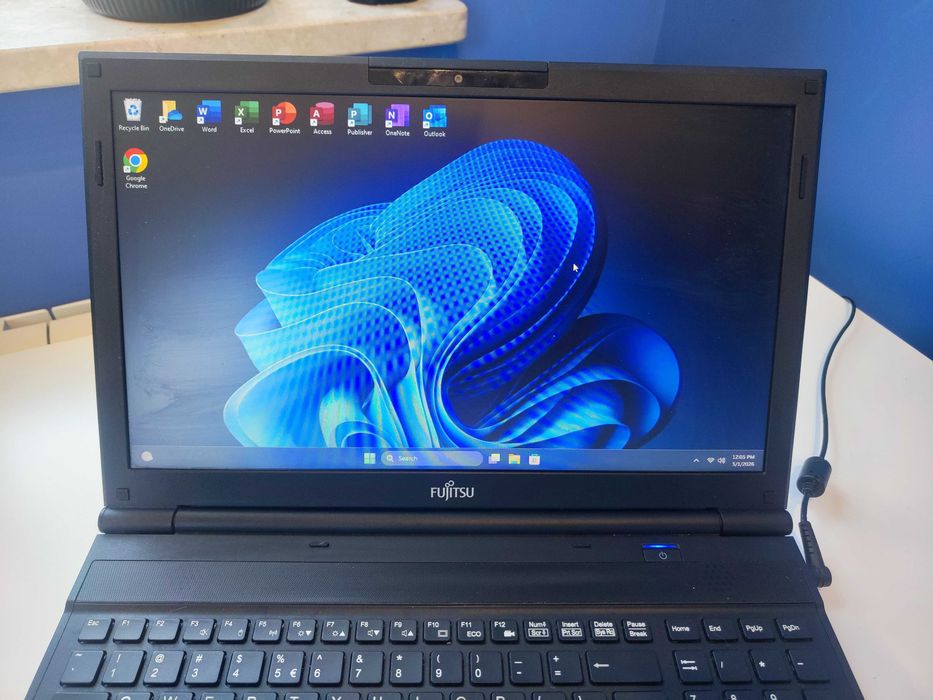 Laptop Fujitsu A532 i3 8 GB RAM 120 GB SSD Win 11