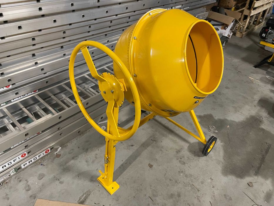 Betoniarka wolnospadowa mieszalnik HIGHER PROFESSIONAL 160L 230V 1300W