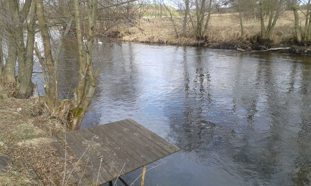 działka z linią brzegową rzeki Wdy oraz kanału