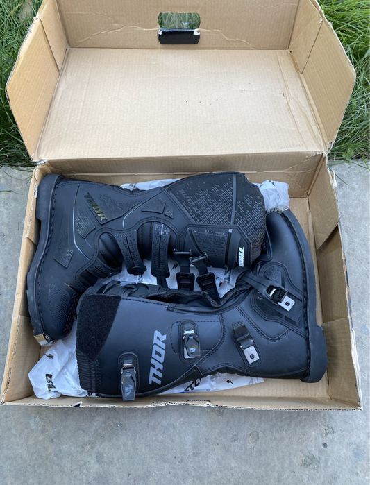 Нові Ендуро Мотоботи ботинки Thor Blitz XP MX мотоботы