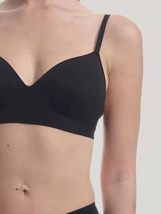 Спортивный лиф бюстгальтер топ черный фитнесс без косточек с чашками