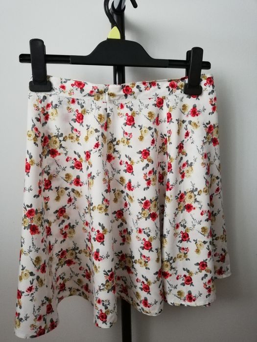 Spódniczka w kwiaty Cropp