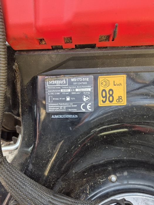 Бензинова самохідна газонокосарка