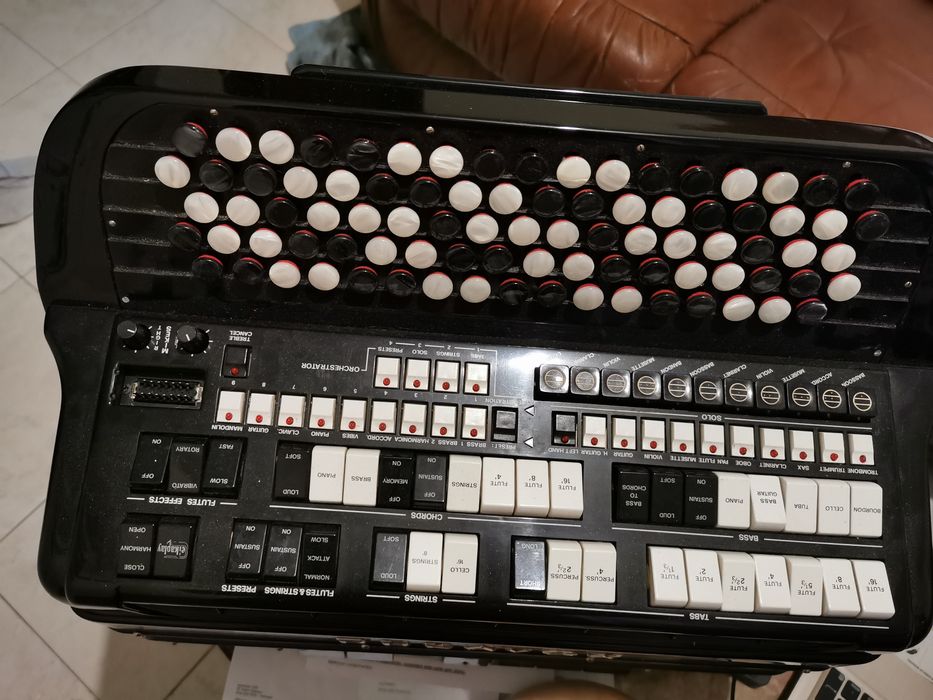 Acordeon (Acordeão) Elkavox 83