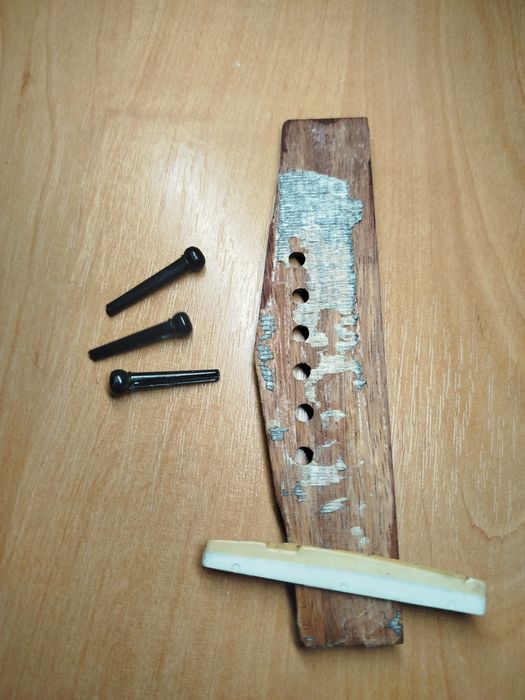 "Деталі" від гітари Cort