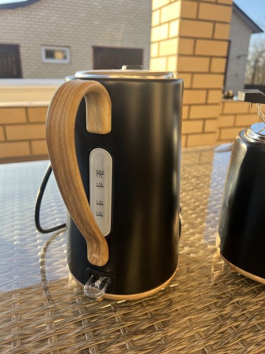 Електрочайник і тостер привезені з Европи