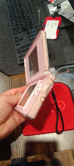 Nintendo DS Lite Rosa + Capa de Proteção e Acessórios