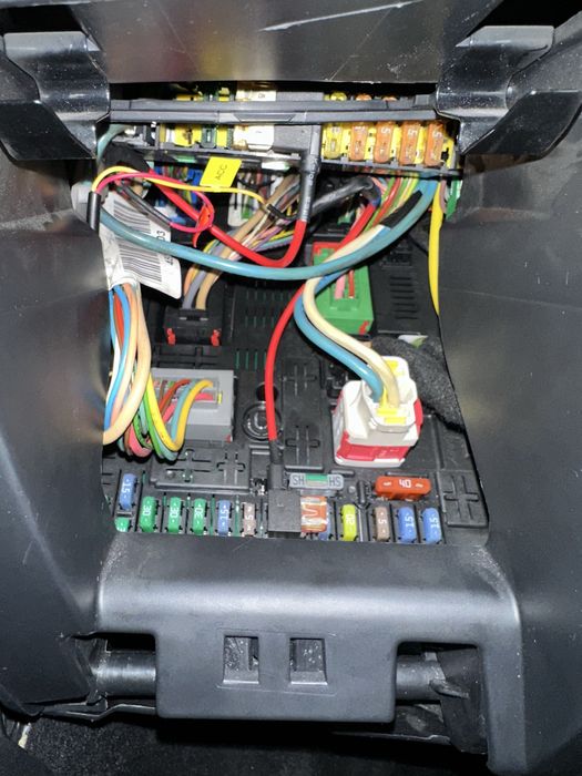 Zmiana starego radia na multimedia z systemem android i akcesoriami