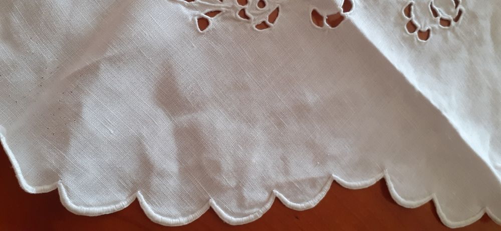 Lindíssimo Pano Bordado à Mão Linho Puro