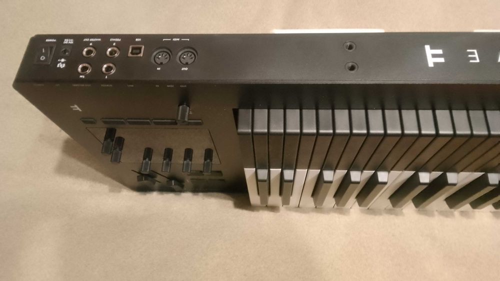 Syntezator Expressive E Osmose stan bdb + case, gwarancja do 04.2026