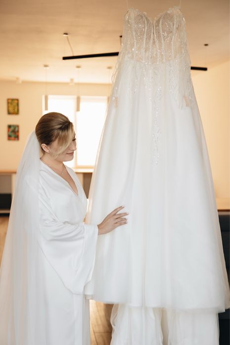 Продається весільна сукня