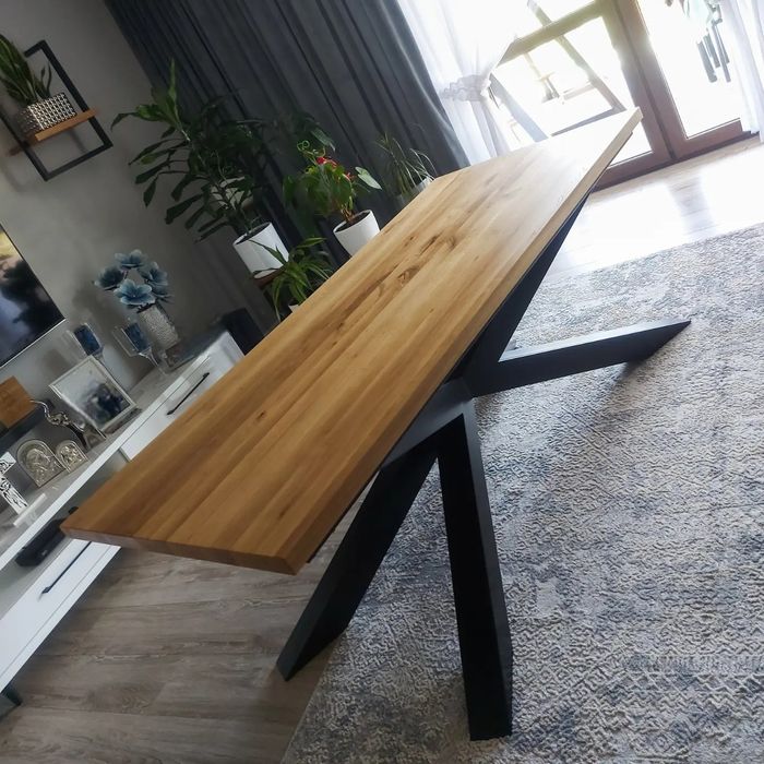 Dębowe lub jesionowe stoły, blaty, stopnie schodowe, parapety, meble