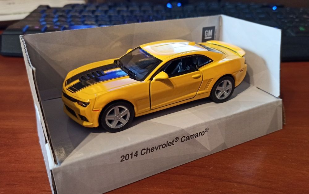 Продам коллекционную машинку Kinsmart