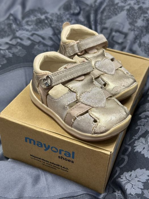 Кожаные босоножки Mayoral на девочку. Размер 20.