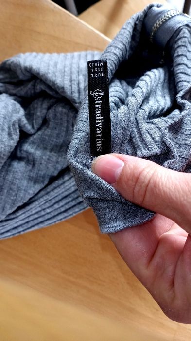 Bluzka z długimi rękawami szara prażkowany materiał Stradivarius