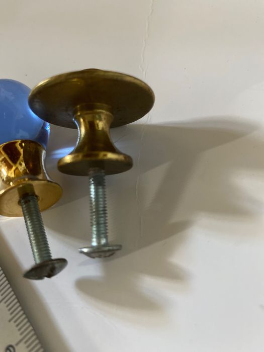 Dois puxadores antigos