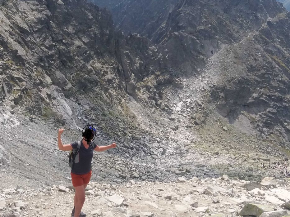 szara koszulka trekkingowa