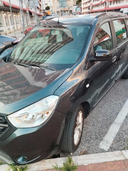 Carrinha Dacia, em muito bom estado de conservação. Económica e pronta para fazer muitos kilómetros, sem problemas.